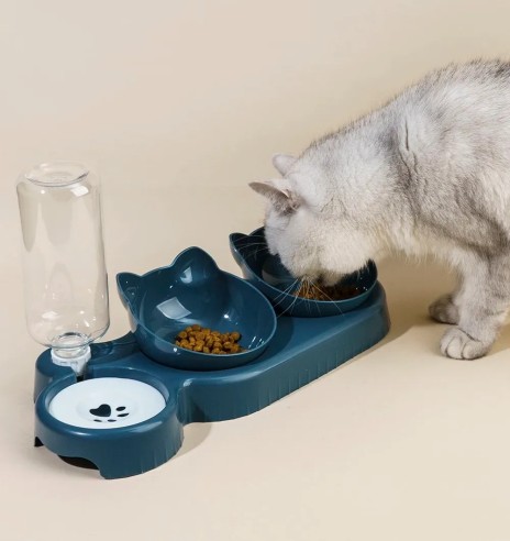 Kolmeosaline kauss koos automaatselt vett...