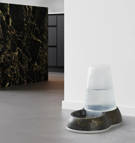 Jooginõu-dosaator kassile ja koerale, must-kuldne marmormuster Loop Water Store Marble (Savic)