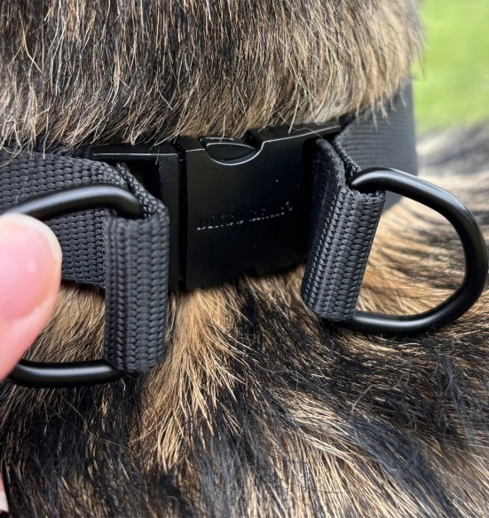 Ogakaelarihm silikoonist otsakatetega, must (Dingo Gear)