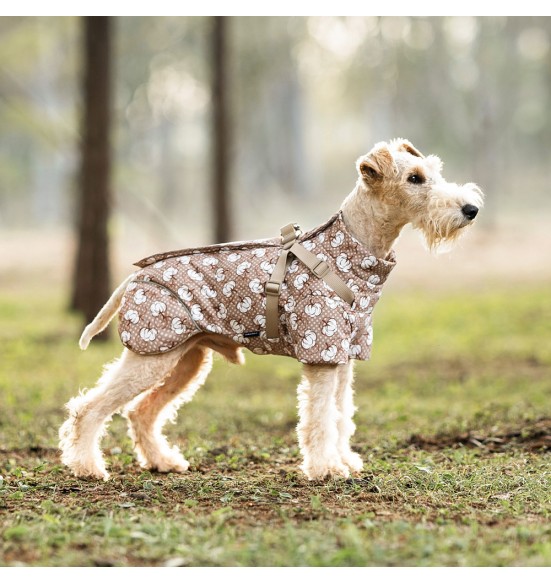 Зимняя куртка для собак с шлейкой, бежевая - с белыми хлопковыми цветами (VPETBR-D100)