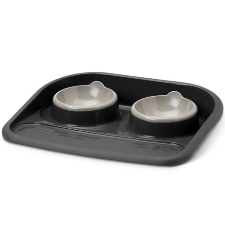 Savic Butler söötmisalusel paariskausid koerale...