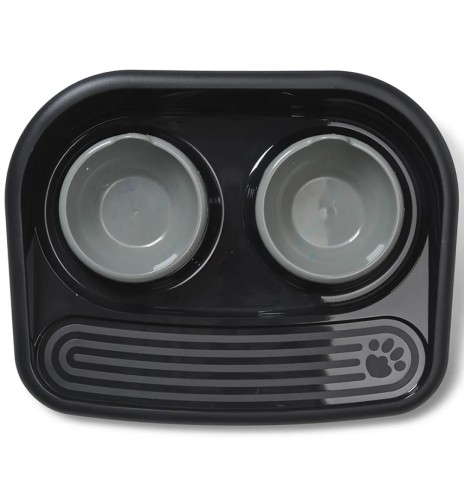 Savic Butler söötmisalusel paariskausid koerale...