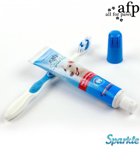 Hambapuhastuse komplekt: hambahari, sõrmeotsa hambahari, hambapasta maapähklivõi maitseline (AFP - Sparkle)