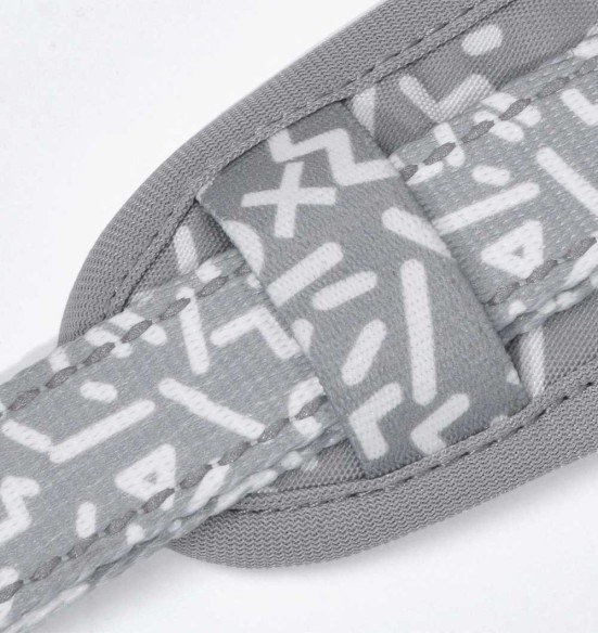 Шлейка для собак с мягкой подкладкой, серая с белыми буквами Grey Letters (Dogness Elegant Printing) Шлейка для собак с мягкой подкладкой, серая с белыми буквами Grey Letters (Dogness Elegant Printing)