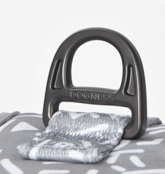 Шлейка для собак с мягкой подкладкой, серая с белыми буквами Grey Letters (Dogness Elegant Printing) Шлейка для собак с мягкой подкладкой, серая с белыми буквами Grey Letters (Dogness Elegant Printing)