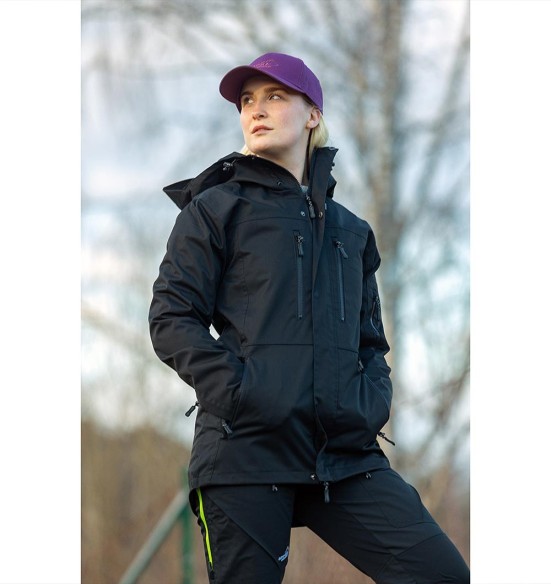 Куртка женская водонепроницаемая и ветрозащитная, чёрная Summit (Arrak)