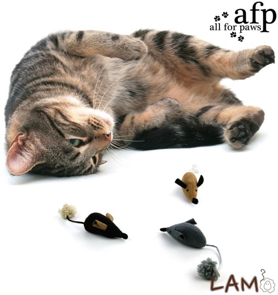 Mänguasi kassile, kolm hiirt, naistenõgesega, The Triplets (AFP - Lamb Cat)