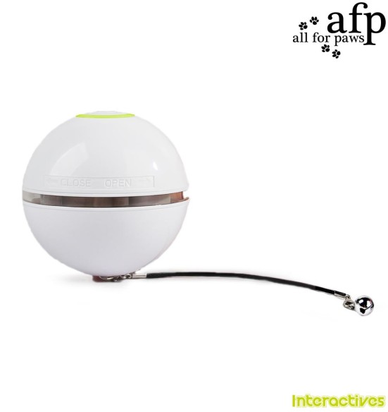 Interaktiivne mänguasi kassile Rolling Laser Ball (AFP - Interactives)